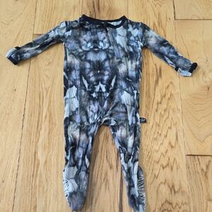 Artistic Black and Gray One Piece Footies